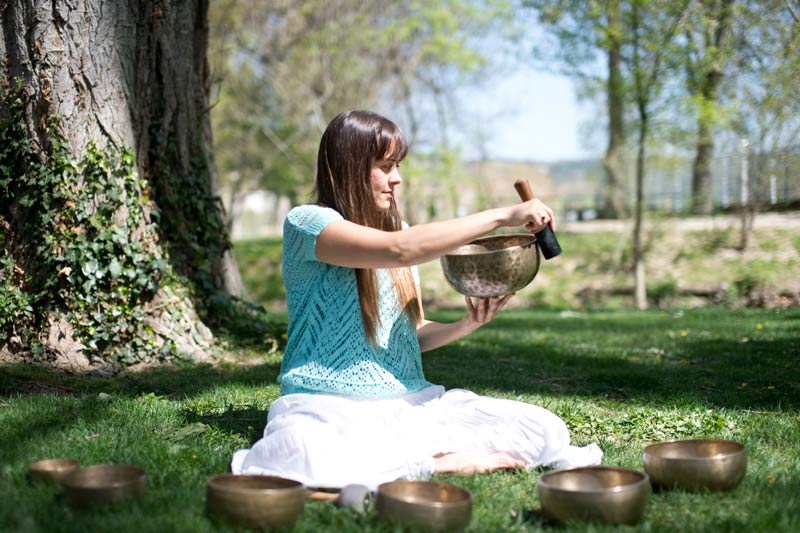 Concierto de cuencos tibetanos con Eider Ustarroz en Yoga Goa